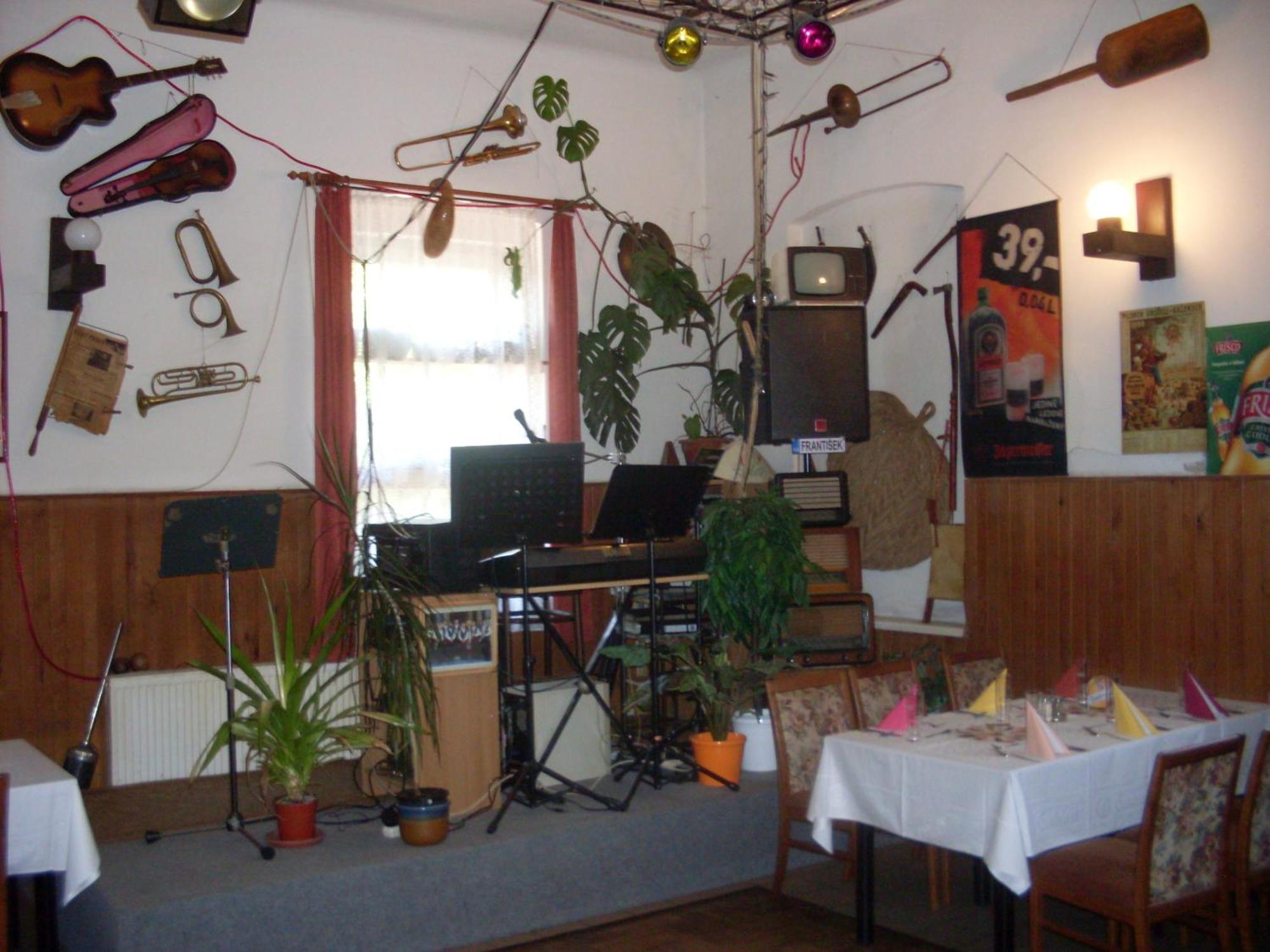 Pension U Kastanu Karlsbad Exteriör bild