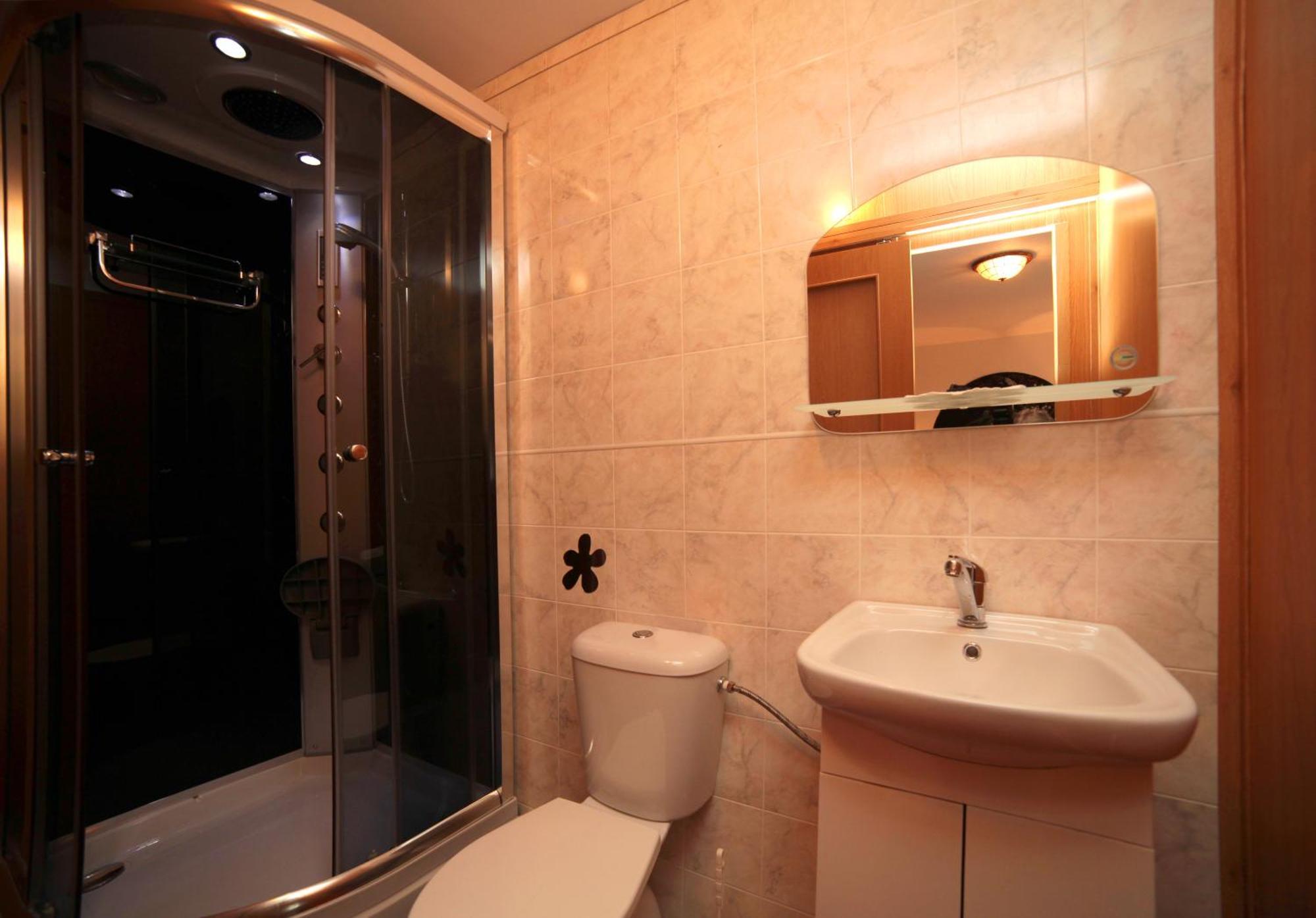 Pension U Kastanu Karlsbad Exteriör bild