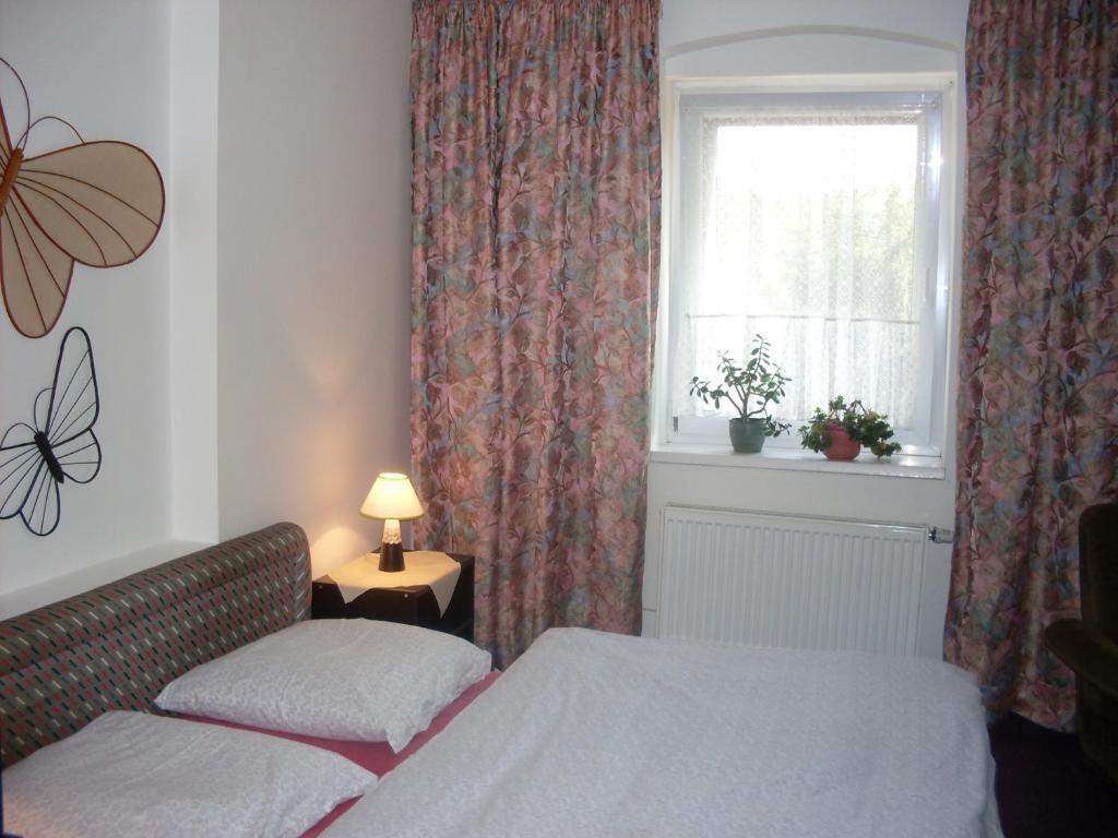 Pension U Kastanu Karlsbad Exteriör bild